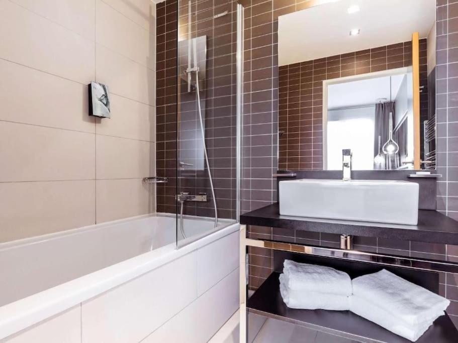 Disneyland Deluxe Flat, Outside Pool, Climatisation, 1 Min To Disney Parks Serris Exterior foto